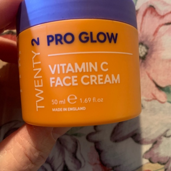 Twenty Pro Glow Vitamin C Face Cream - Picture 2 of 3
